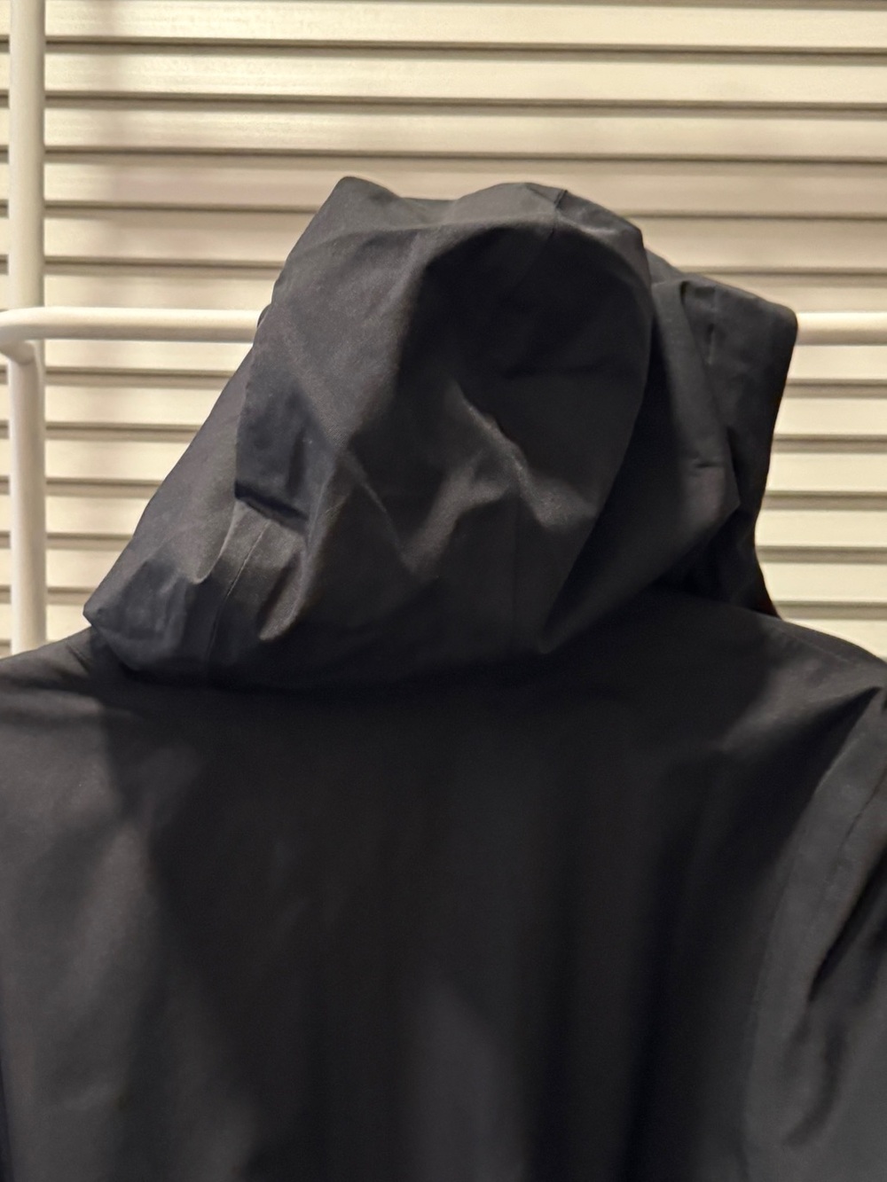 ATHLETA NWT BLACK RAIN-JACKET M WATERPROOF - Picture 6 of 9